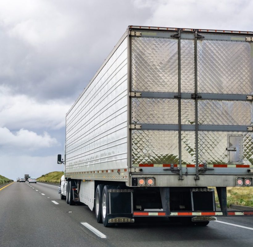 truck-driving-on-the-interstates-california-e1657115686222